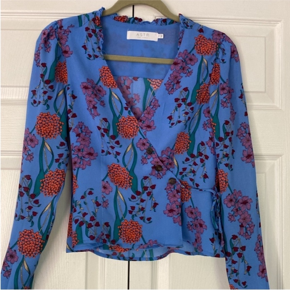 ASTR The Label Faade Wrap Top Shirt Floral Blouse size Small - Picture 4 of 16
